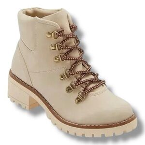 St Johns Bay NEW Women’s Lakeline Boots in Cream- Size 6